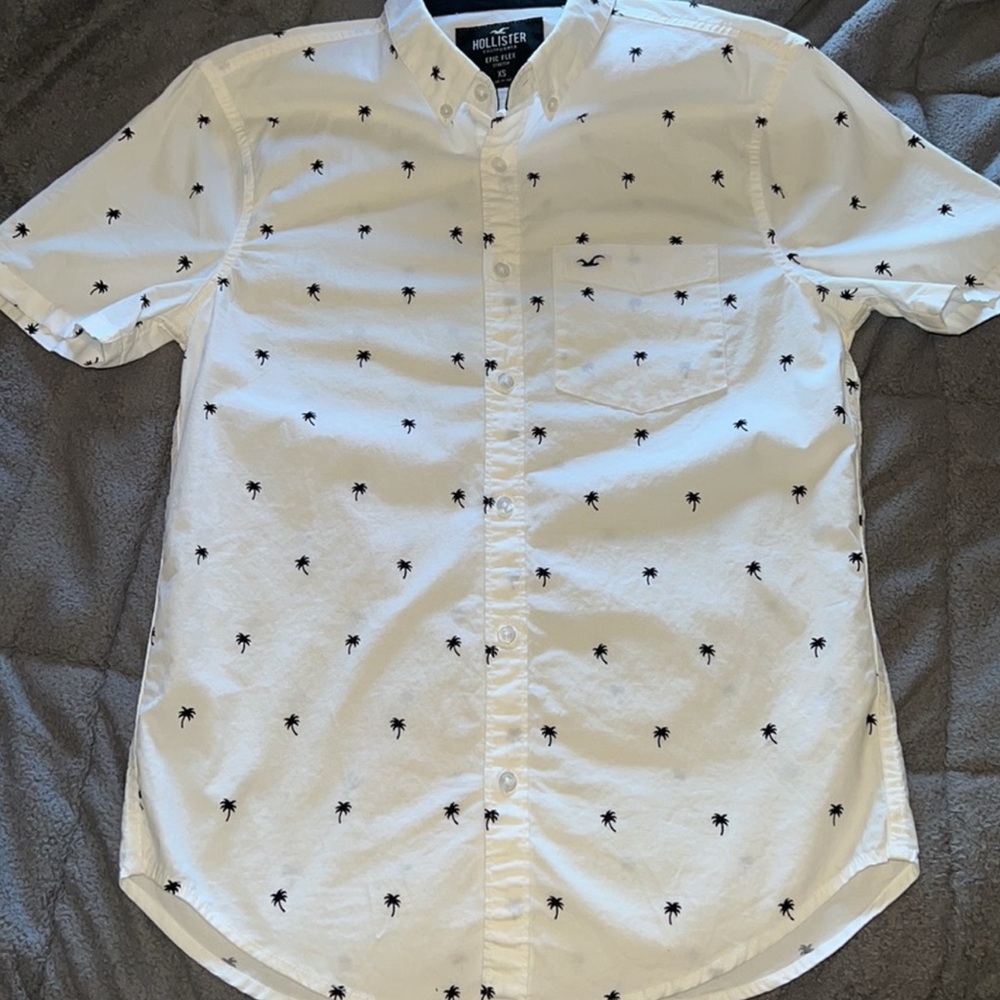 Hollister Men's White Palm Tree Shirt